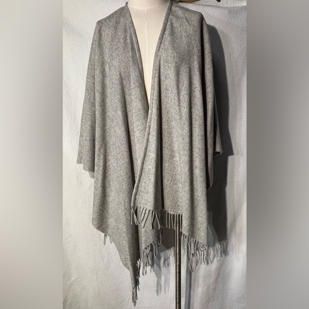 MUJI SZ OS Yak Wool Blend Gray Shawl Cape Stole with Fringe NEW WITH TAG